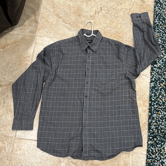 Van Heusen Men's Wrinkle Free Long Sleeve Button Down Shirt - Picture 7 of 10